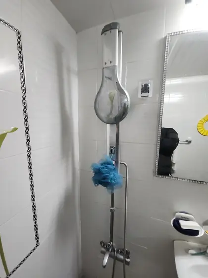 화장실 해바라기 수전 교체 — 교체 전 오래된 해바라기 수전
