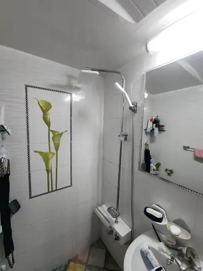 화장실 해바라기 수전 교체 — 물이 나오는 새 해바라기 수전